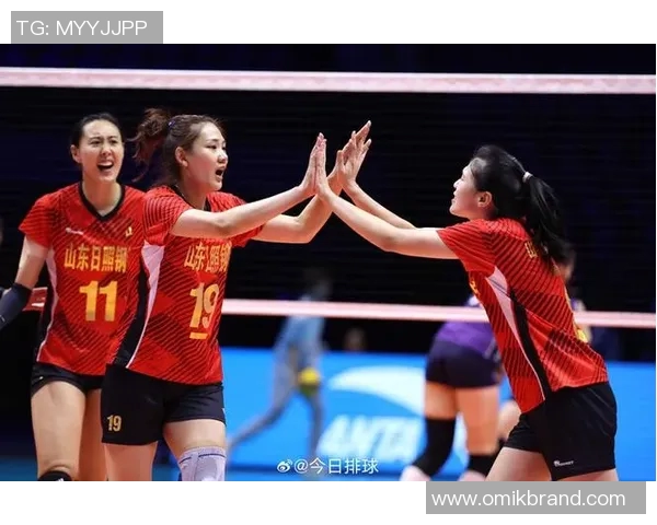 八一女排迎战山东队决战赛场展现巾帼风采与拼搏精神